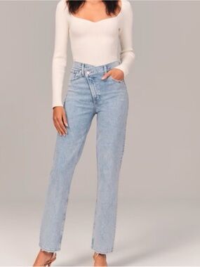 Abercrombie Ultra High Rise 90s Straight Jean
